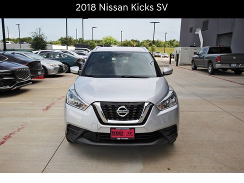 Used 2018 Nissan Kicks SV FWD image 2
