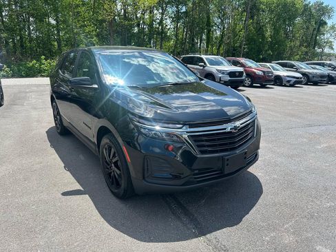 Used 2023 Chevrolet Equinox LS w/ LS Convenience Package AWD/4WD image 3