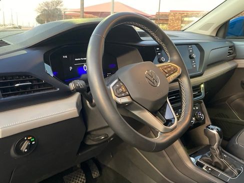 Used 2024 Volkswagen Taos SE image 9