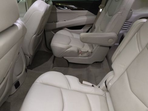 Used 2018 Cadillac Escalade Luxury image 18