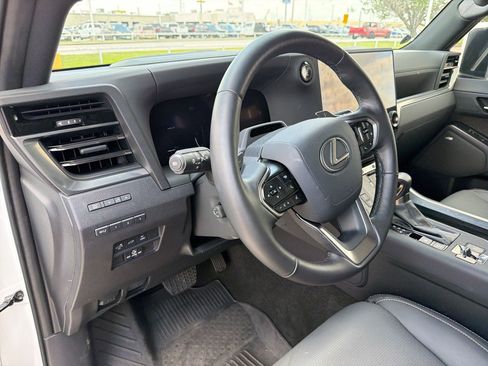 Used 2025 Lexus GX 550 w/ Accessory Package (2T) AWD/4WD image 4
