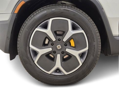 Used 2023 Rivian R1S Adventure image 13