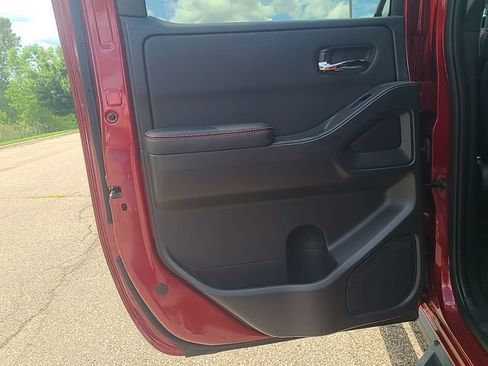 Used 2025 Nissan Frontier PRO-4X AWD/4WD image 22