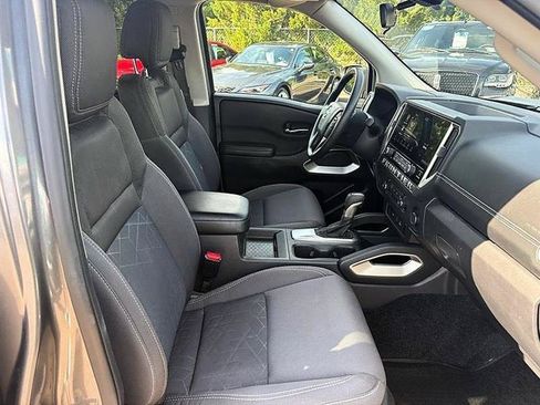 Used 2025 Nissan Frontier SV RWD image 32