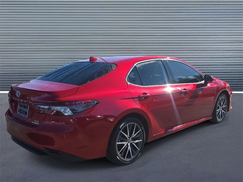 Used 2024 Toyota Camry XLE image 3