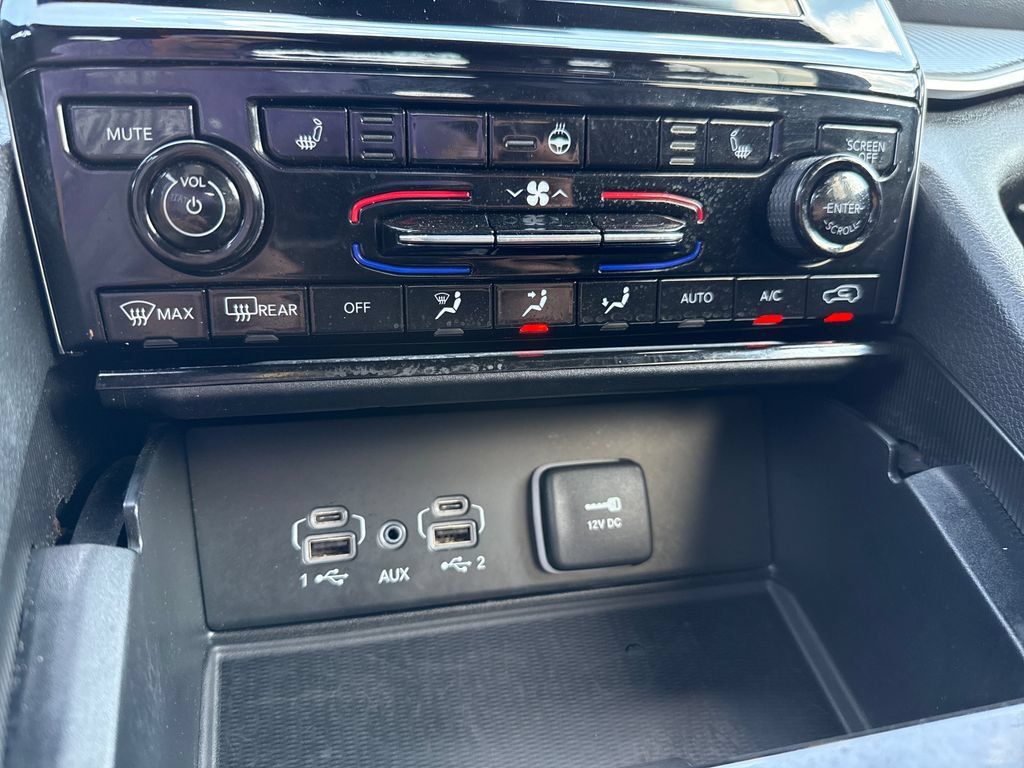 Used 2025 Jeep Grand Cherokee Altitude AWD/4WD image 17