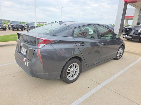 Used 2016 Toyota Prius Two FWD image 2