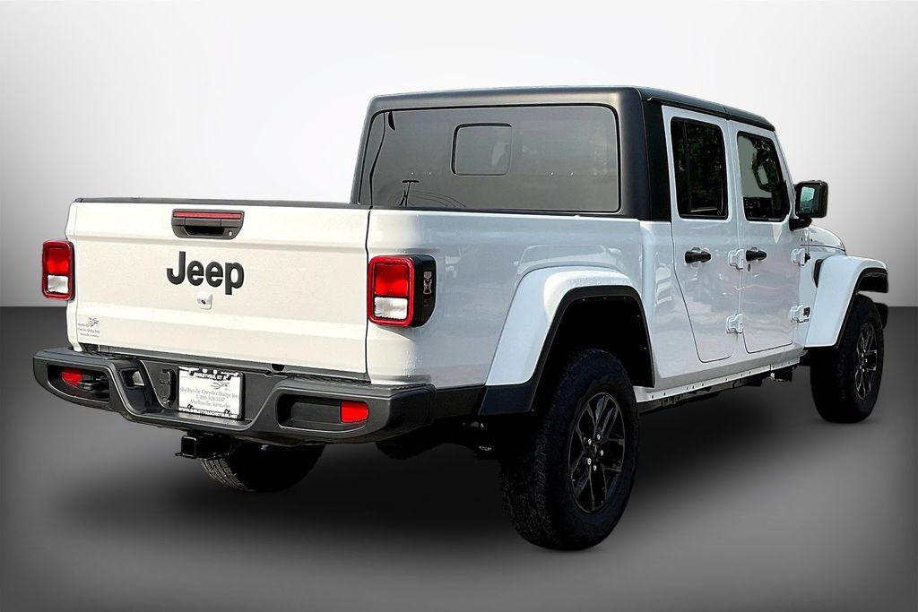 Used 2022 Jeep Gladiator Sport AWD/4WD image 6