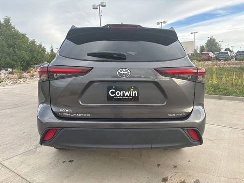 Used 2024 Toyota Highlander XLE image 7