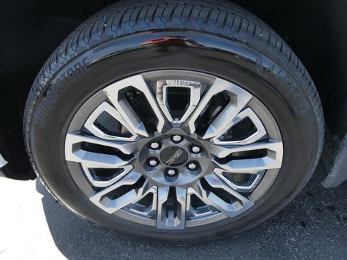 Certified 2024 GMC Sierra 1500 Denali Ultimate AWD/4WD image 11