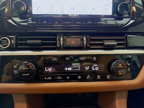 Certified 2024 Nissan Pathfinder Platinum AWD/4WD image 14