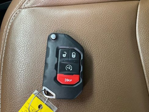 Used 2022 Jeep Wrangler Unlimited Sahara w/ Cold Weather Group image 31