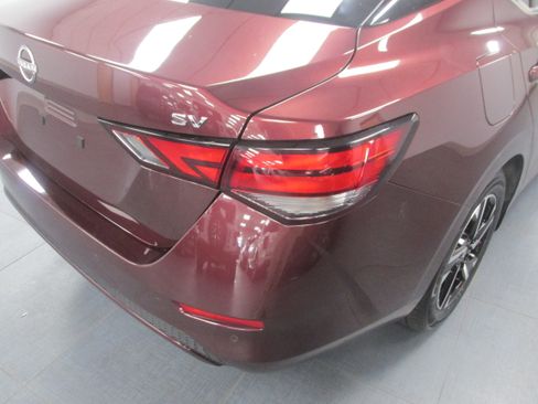 Used 2024 Nissan Sentra SV FWD image 11