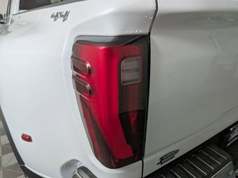 New 2026 GMC Sierra 3500 SLT w/ SLT Premium Package image 10