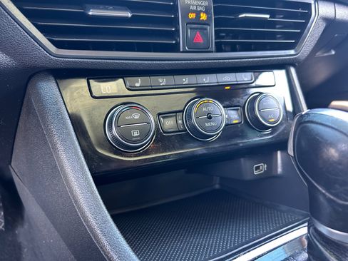 Used 2019 Volkswagen Jetta SE FWD image 12