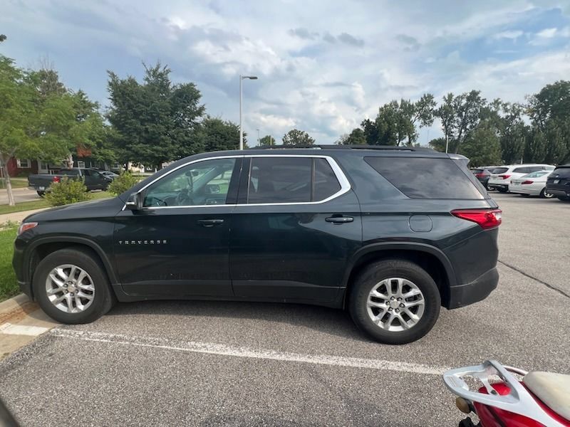 Used 2021 Chevrolet Traverse LT AWD/4WD image 3