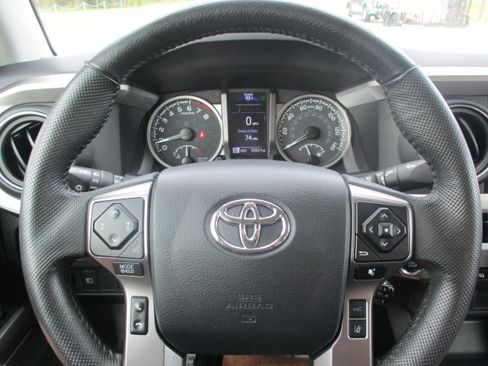 Used 2023 Toyota Tacoma SR5 w/ Technology Package AWD/4WD image 18