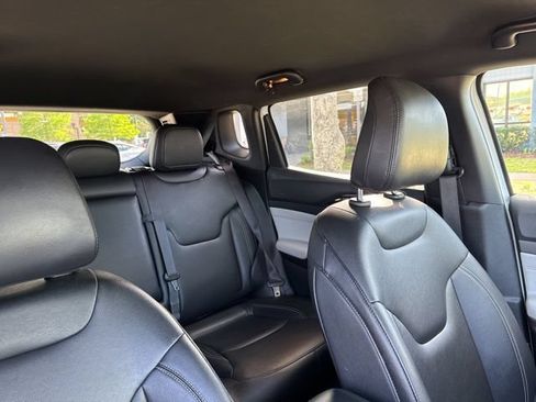 Used 2025 Jeep Compass Limited AWD/4WD image 12