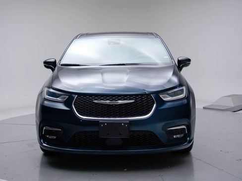 Used 2025 Chrysler Pacifica Select FWD image 11