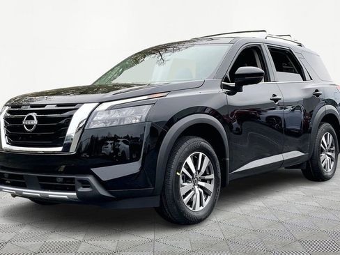 New 2025 Nissan Pathfinder SL image 2