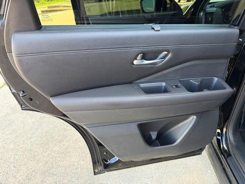 Used 2025 Nissan Pathfinder SL FWD image 21