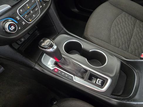 Used 2018 Chevrolet Equinox LT FWD image 21