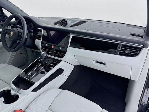New 2026 Porsche Macan Turbo image 34