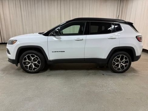 Used 2025 Jeep Compass Limited AWD/4WD image 9