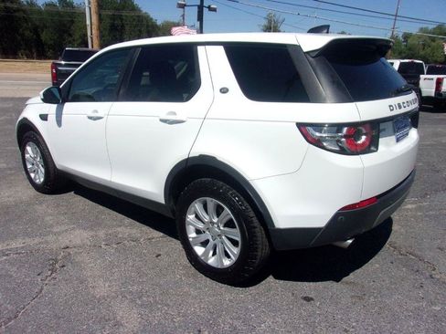 Used 2017 Land Rover Discovery Sport SE AWD/4WD image 8