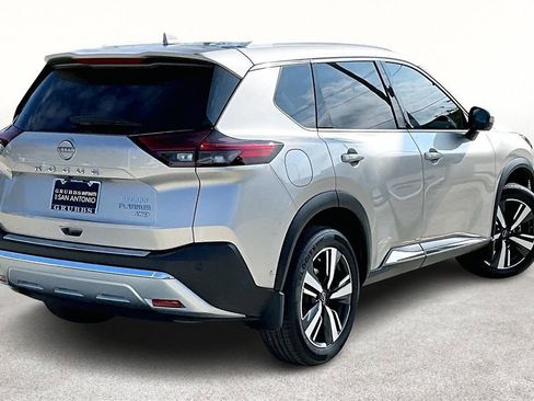 Used 2022 Nissan Rogue Platinum w/ Head-Up Display Package image 2