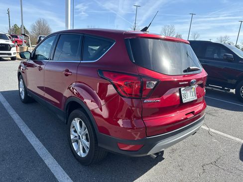 Used 2019 Ford Escape SE image 4