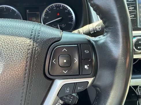 Used 2018 Toyota Highlander XLE FWD image 13