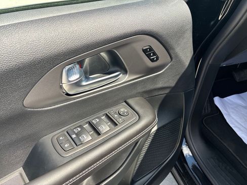 New 2027 Chrysler Pacifica Limited AWD/4WD image 15