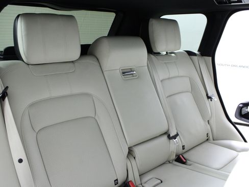 Used 2020 Land Rover Range Rover HSE image 14