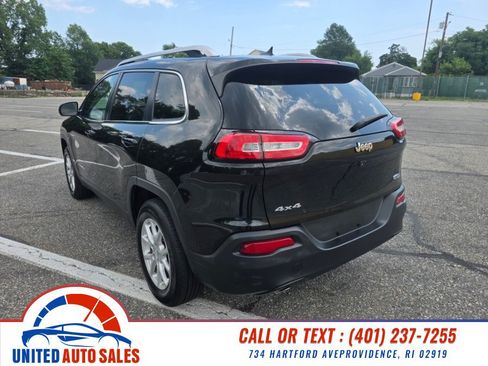 Used 2015 Jeep Cherokee Latitude w/ Cold Weather Group AWD/4WD image 3