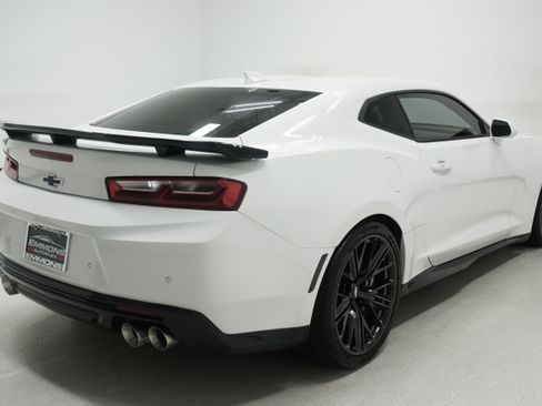Used 2017 Chevrolet Camaro ZL1 RWD image 4