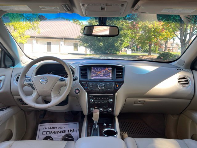 Used 2015 Nissan Pathfinder Platinum w/ Family Entertainment Package FWD image 28