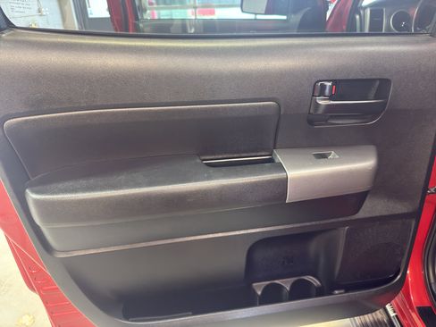 Used 2013 Toyota Tundra 4x4 CrewMax image 28