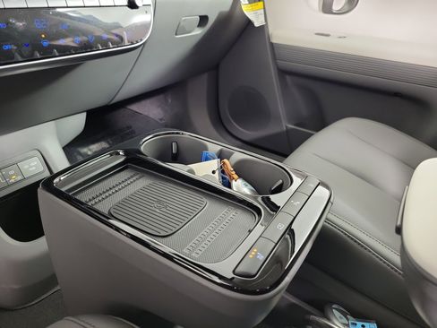 New 2026 Hyundai Ioniq 5 SEL image 18