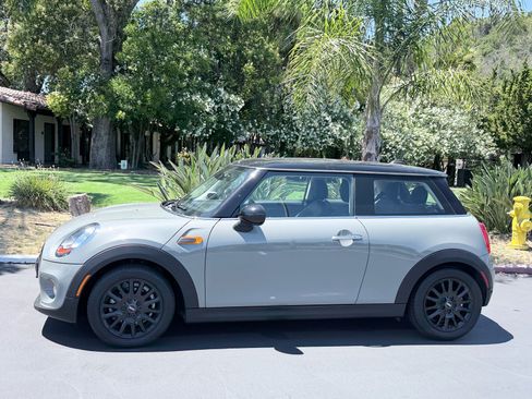 Used 2018 MINI Cooper 2-Door Hardtop w/ Premium Package FWD image 2