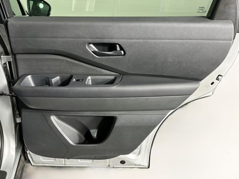 Used 2024 Nissan Pathfinder SV image 30