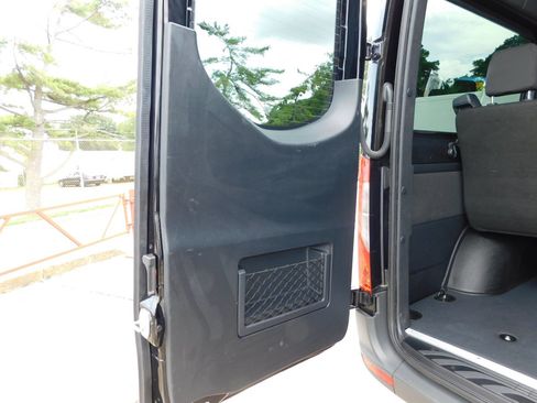 Used 2025 Mercedes-Benz Sprinter 2500 image 36