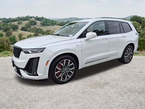 Used 2023 Cadillac XT6 Sport w/ Technology Package AWD/4WD image 3