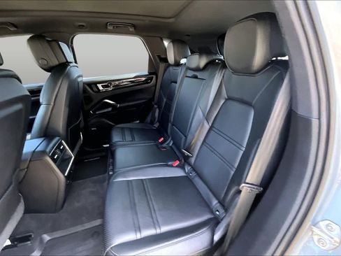 Used 2023 Porsche Cayenne AWD/4WD image 21