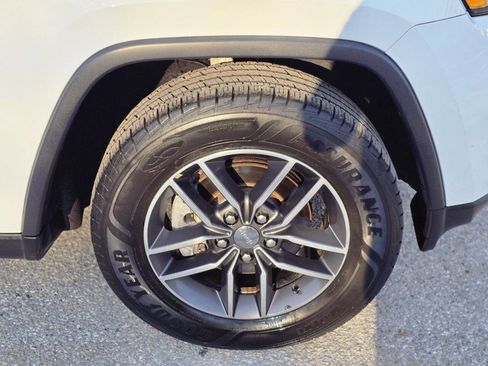 Used 2017 Jeep Grand Cherokee Limited image 26