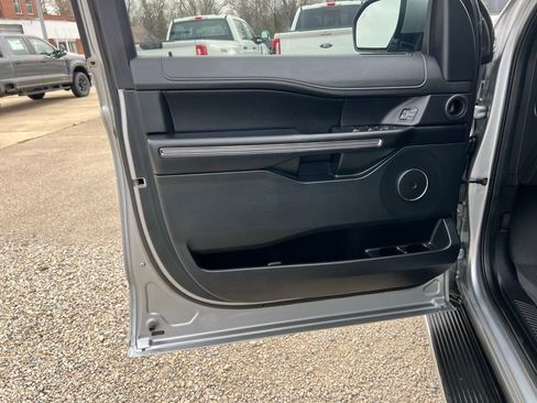 Used 2020 Ford Expedition XLT w/ Equipment Group 202A image 11