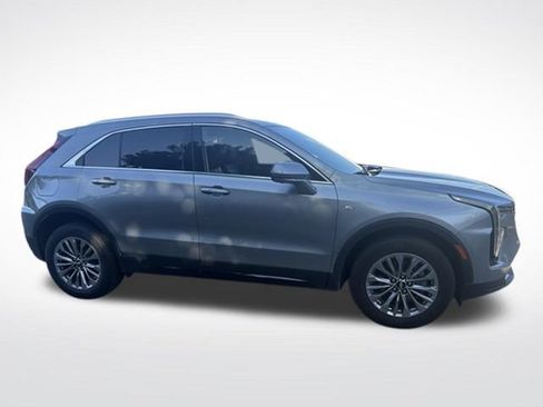 Used 2025 Cadillac XT4 Premium Luxury FWD image 3