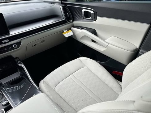 Used 2025 Kia Sorento S w/ Panoramic Sunroof Package FWD image 13