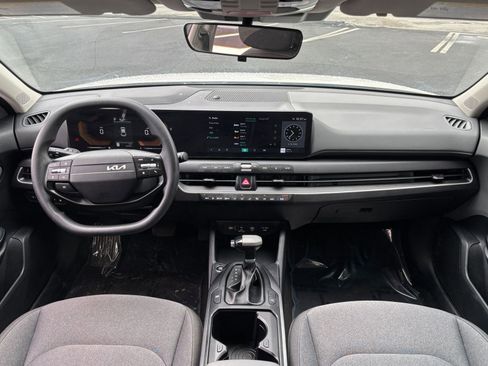 Used 2025 Kia K4 LXS image 33