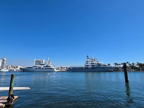 Used 2015 Porsche Panamera S image 76